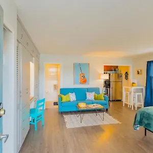 https://hillview-studio-seasonal-pool.nashville-hotels.org